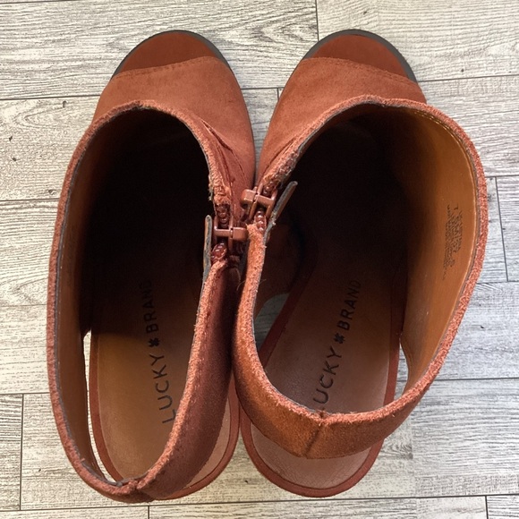 Lucky Brand Women's Toffee Tan Oiled Suede Listana Booties Sandals Heels 7.5M - Picture 9 of 14